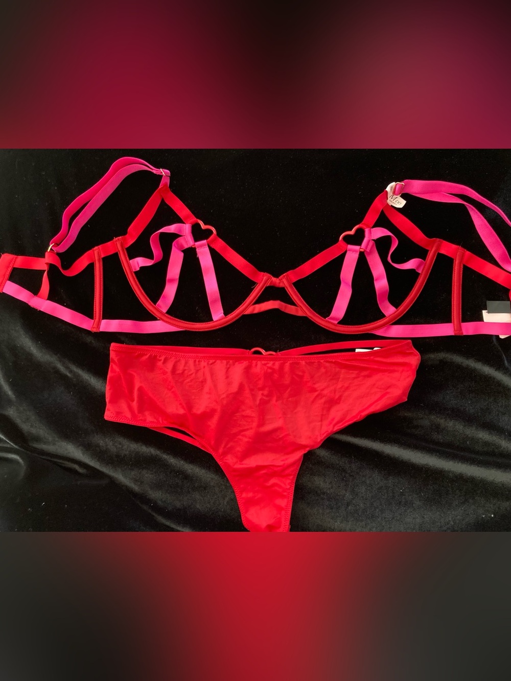 Victoria’s Secret VERY SEXY Low Cut Demi Bra M-DD & M Panty Set Strappy Hearts